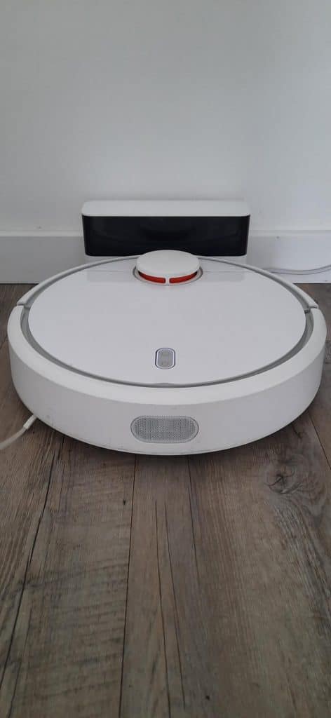ładowanie baterii odkurzacza Xiaomi Mi Robot Vacuum Cleaner