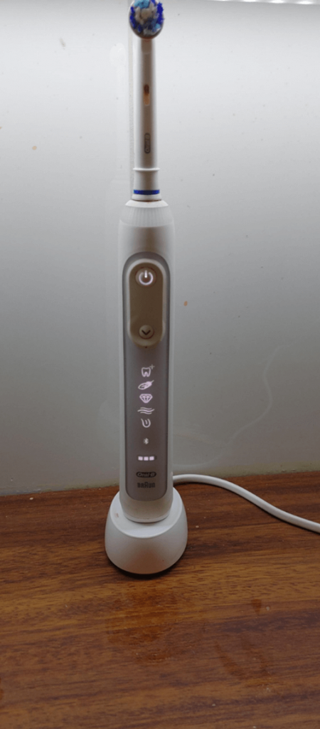 działanie elektrycznej szczoteczki do zębów Oral-B Genius 10000N
