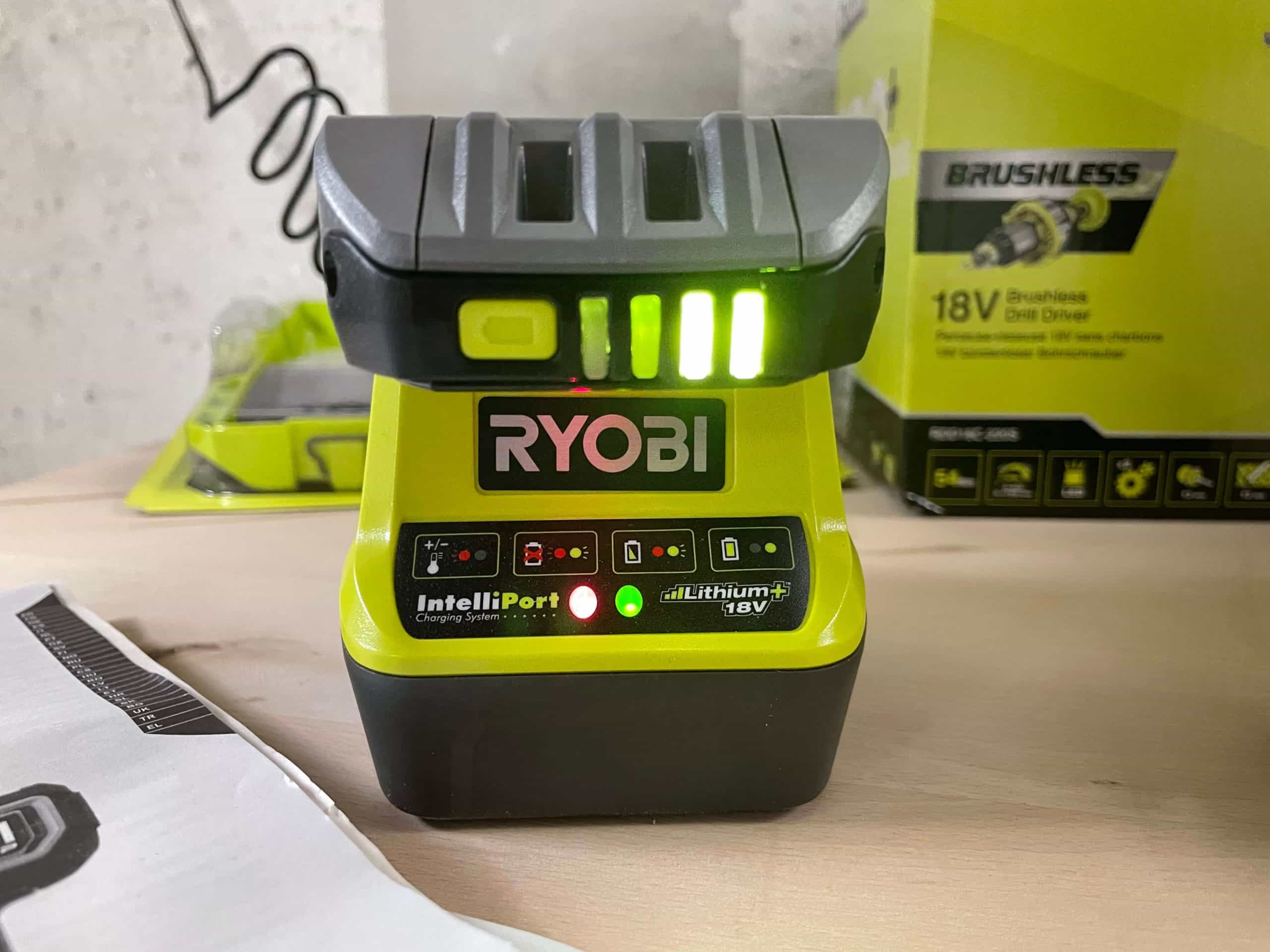 Ładowanie akumulatora w systemie Ryobi ONE+