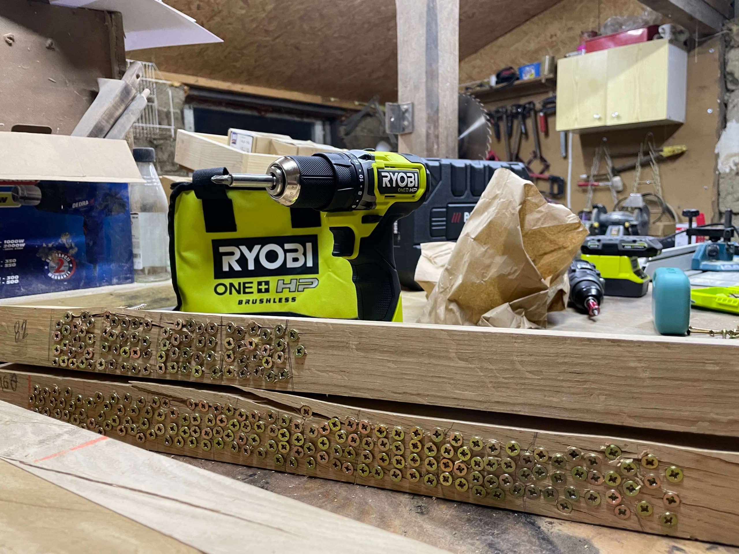 Test wkrętarki Ryobi. Wynik - 250 wkrętów na jednym ładowaniu