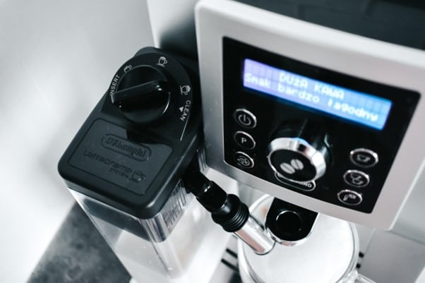 karafka na mleko do ekspresu DeLonghi ECAM 23.460S z regulacją wielkości pianki