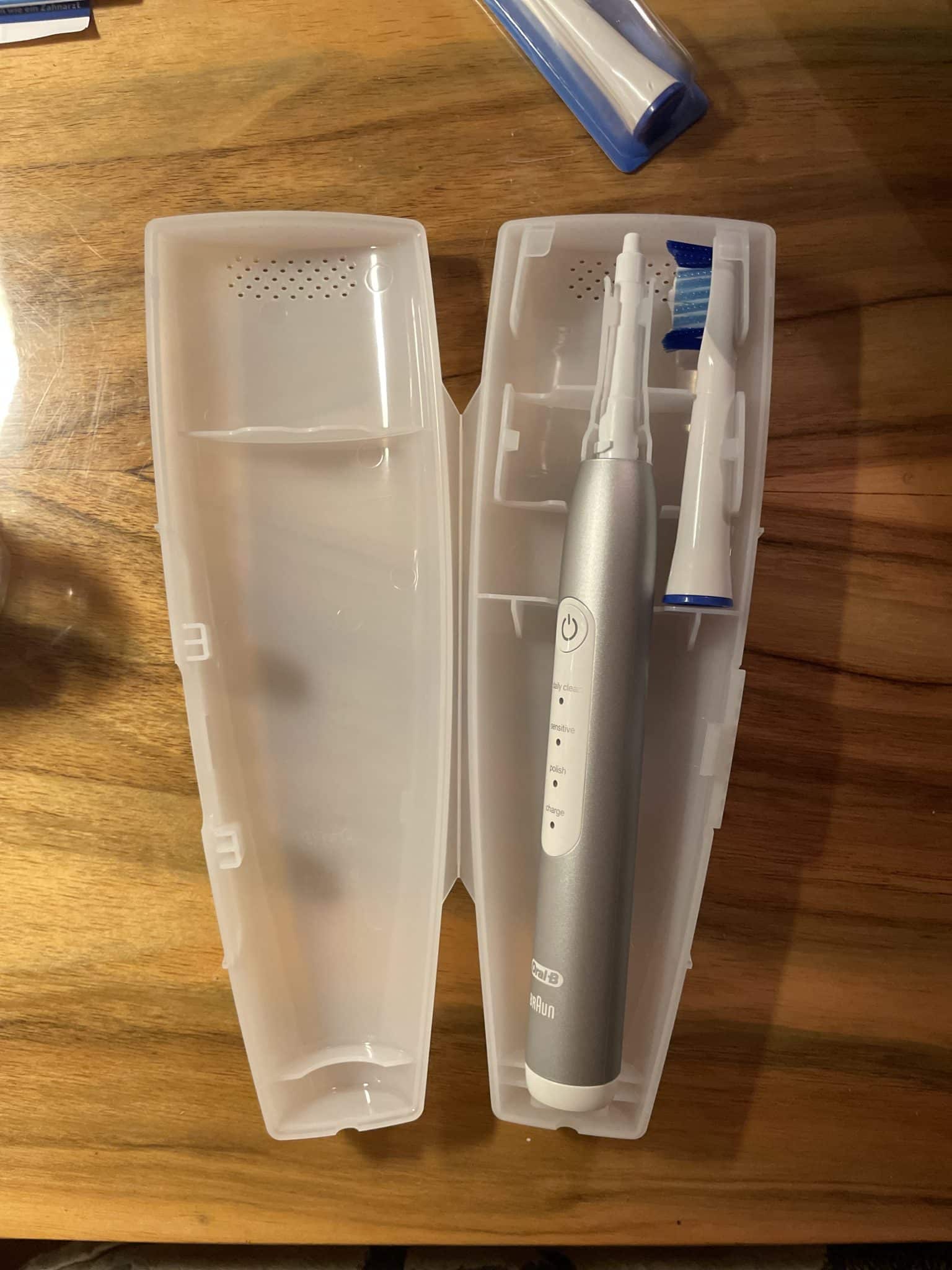 Szczoteczka soniczna Oral-B Pulsonic Slim w etui podróżnym