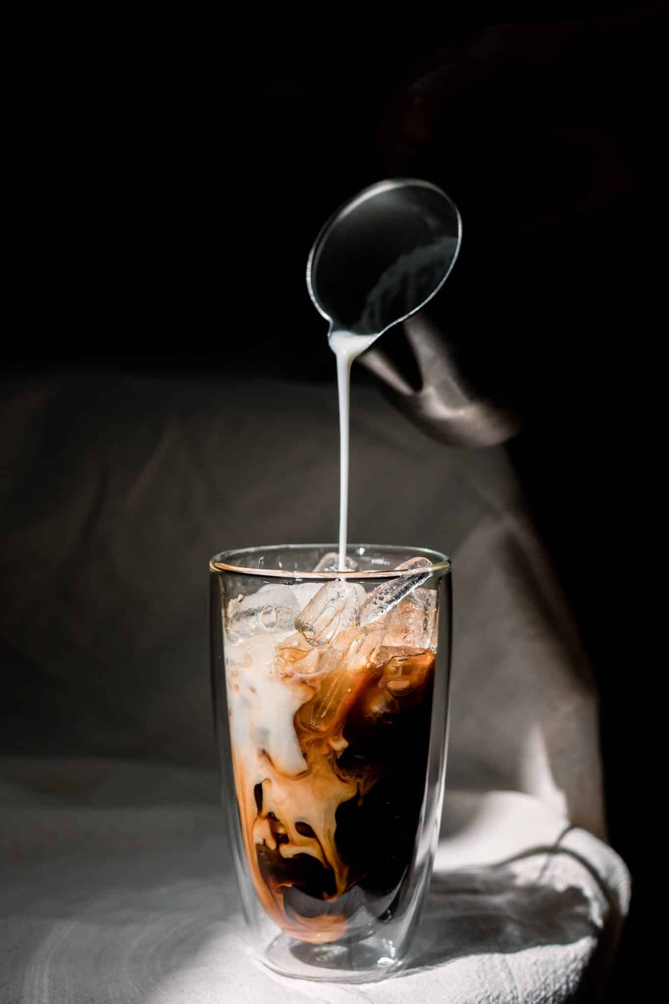 mrożona kawa frappe z mlekiem