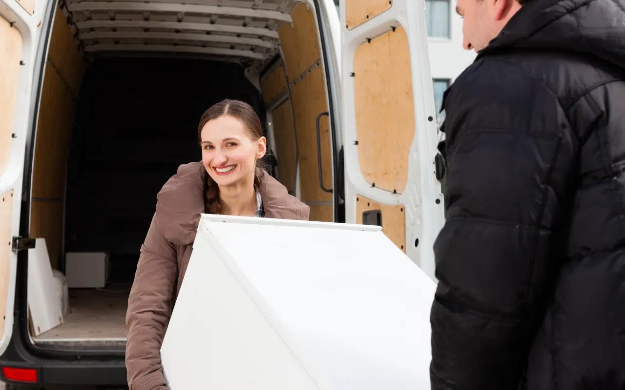 transport lodówki na leżąco