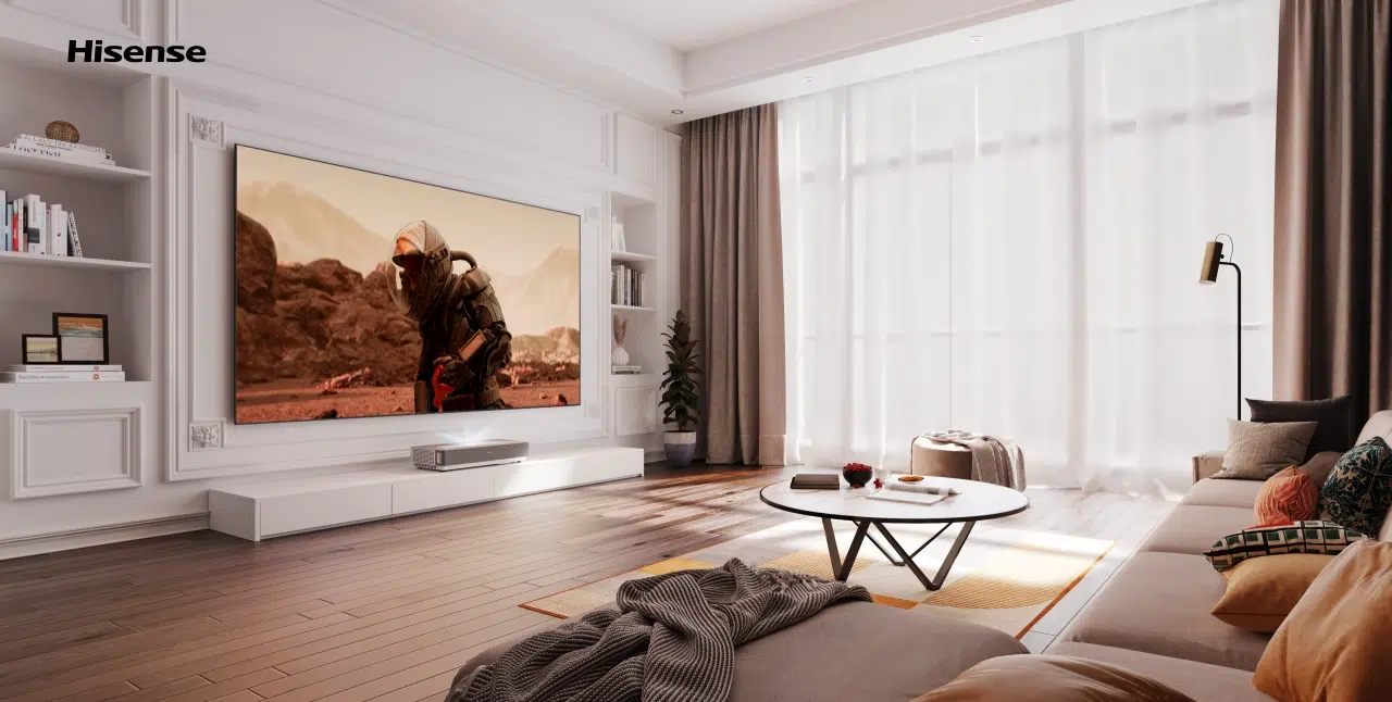telewizor laserowy Hisense 120 cali laser TV L5H w jasnym, słonecznym salonie