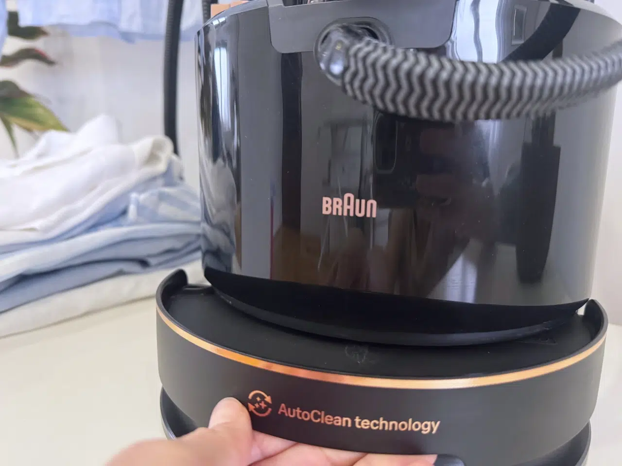 szufladka AutoClean w żelazku z generatorem pary Braun CareStyle 9
