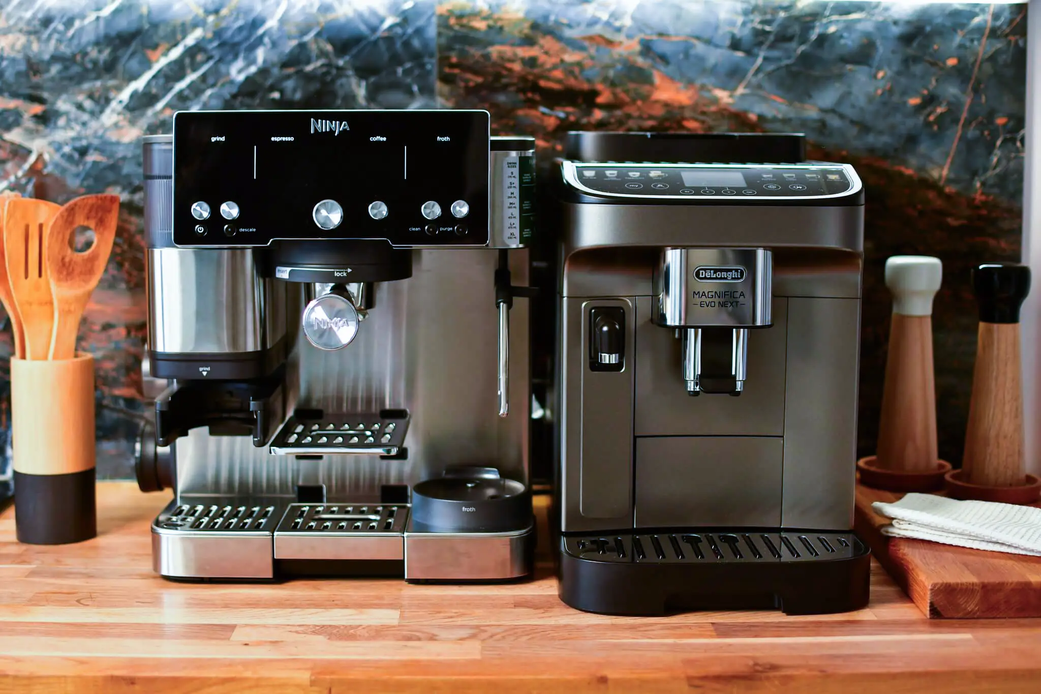 De’Longhi Magnifica Evo Next czy Ninja Luxe Café? Ekspres automatyczny vs. kolbowy-Test 2025-sprawdzono.pl