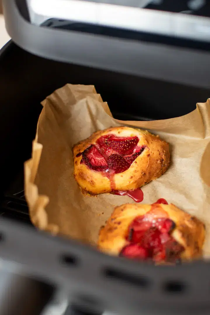 Drożdżówki z truskawkami w air fryer Braun