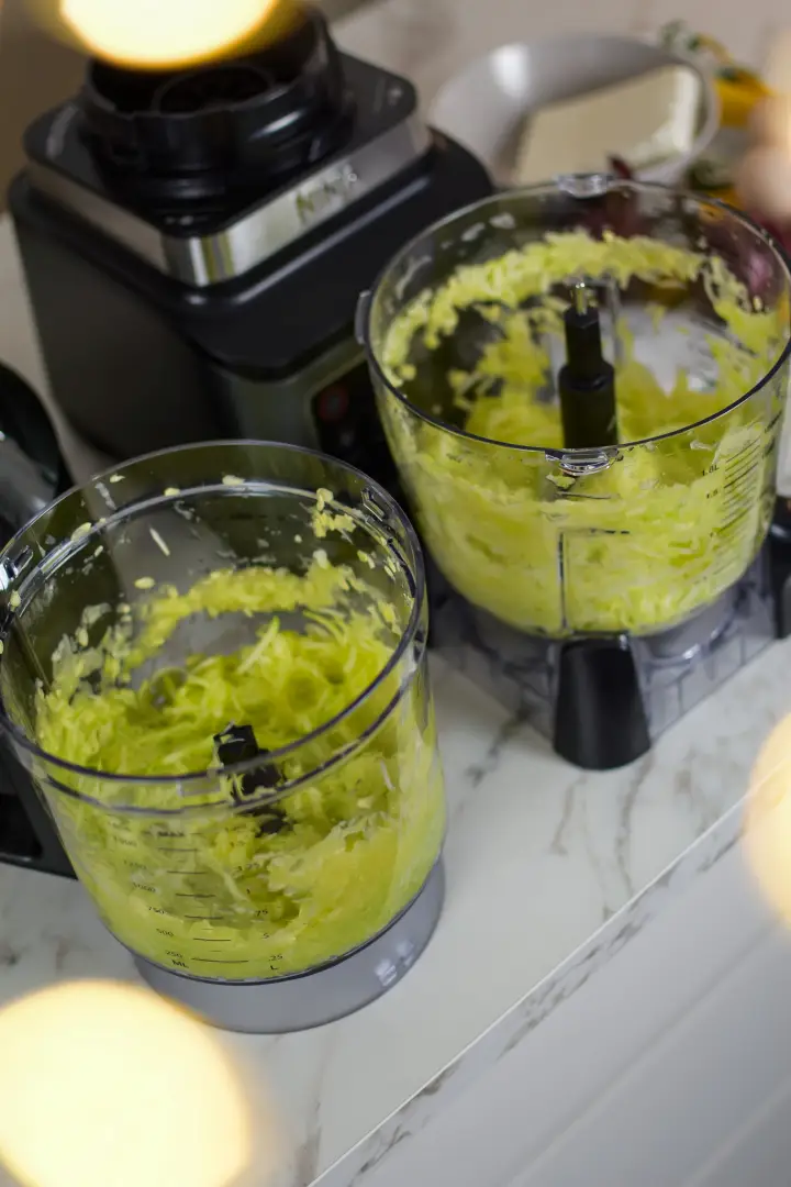 Wiórki po użyciu malaksera w blenderach kielichowych Nutribullet i Ninja