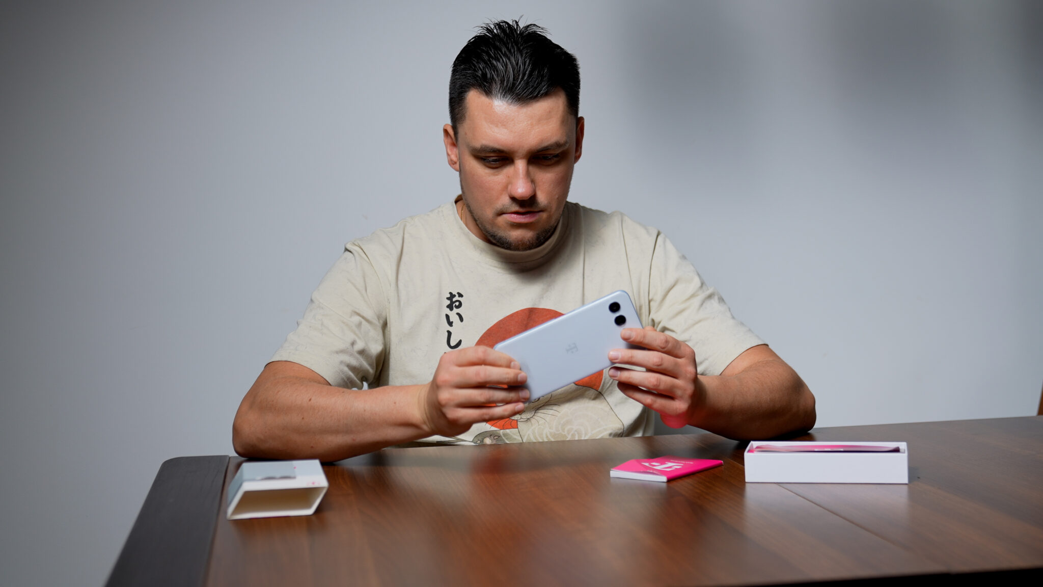 T Phone 3 ma niemal czysty Android 15 - brak śmieciowych aplikacji, szybkie działanie i obiecane długie wsparcie (3 aktualizacje systemu, 5-6 lat poprawek).