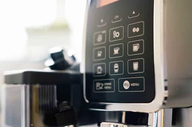 testowany ekspres do kawy DeLonghi Dinamica 350.75.S