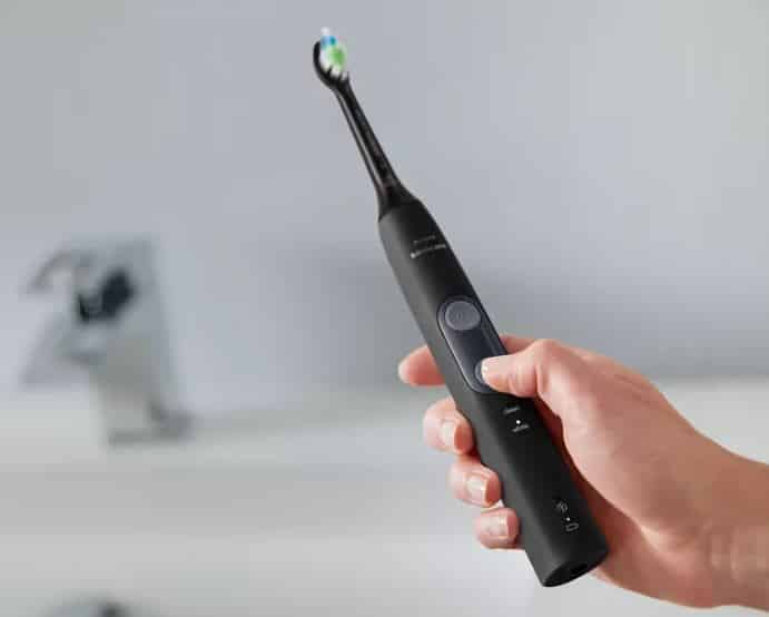 Testowana czarna szczoteczka soniczna Philips Sonicare ProtectiveClean 4500 HX6830/44
