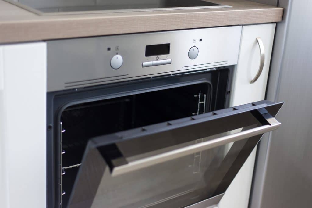 Dwustrefowy piekarnik dual cook zamontowany pod blatem