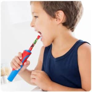 Stages Power D12 – elektryczna szczoteczka dla dzieci Frozen i Star Wars Oral-B