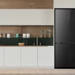 lodówka Hisense RQ768N4GBE umieszczona w ciągu zabudowy kuchennej