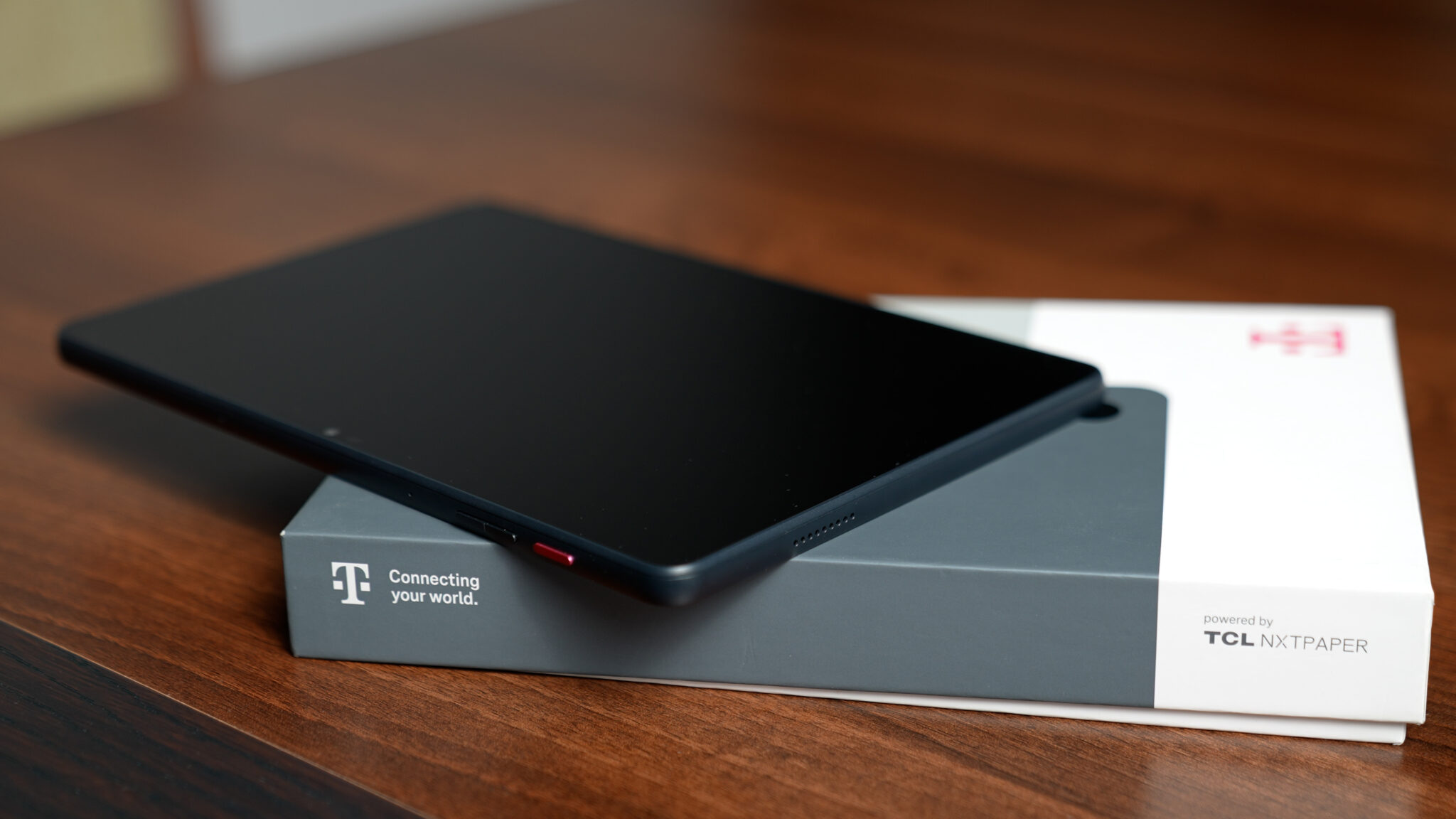 T Tablet 2 wyposażony jest w matowy ekran, który imituje w dotyku papier.